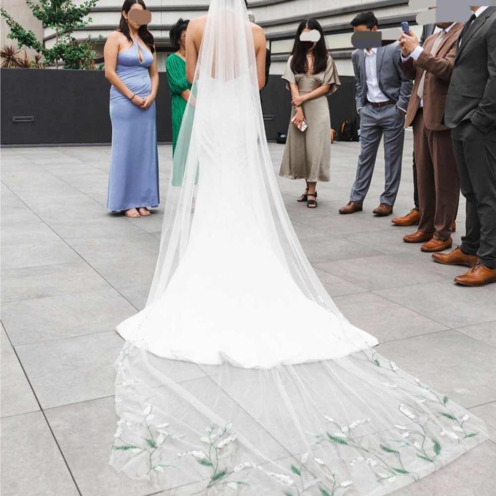 Wedding dress - Picture 3 of 3
